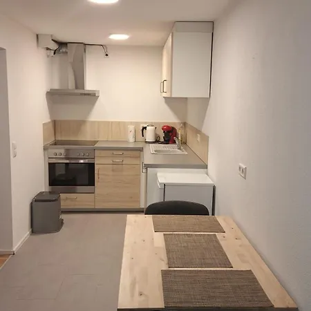 2 Mit Terrasse, Ebenerdig *