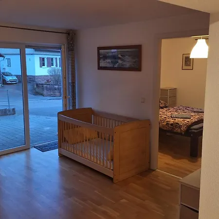 2 Mit Terrasse, Ebenerdig Apartment *