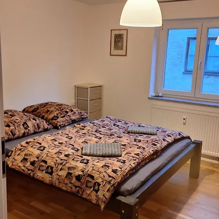 2 Mit Terrasse, Ebenerdig